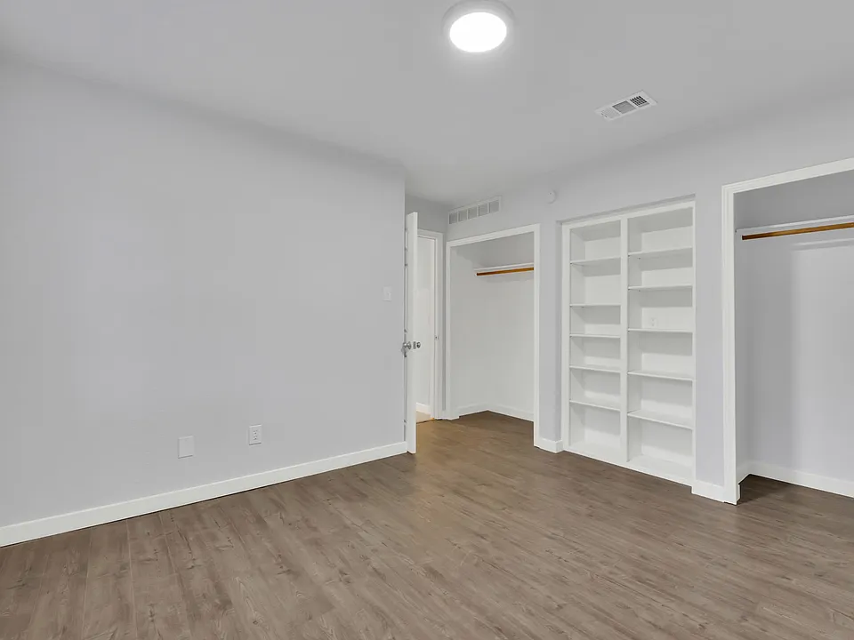 3057 Waterfront Cir