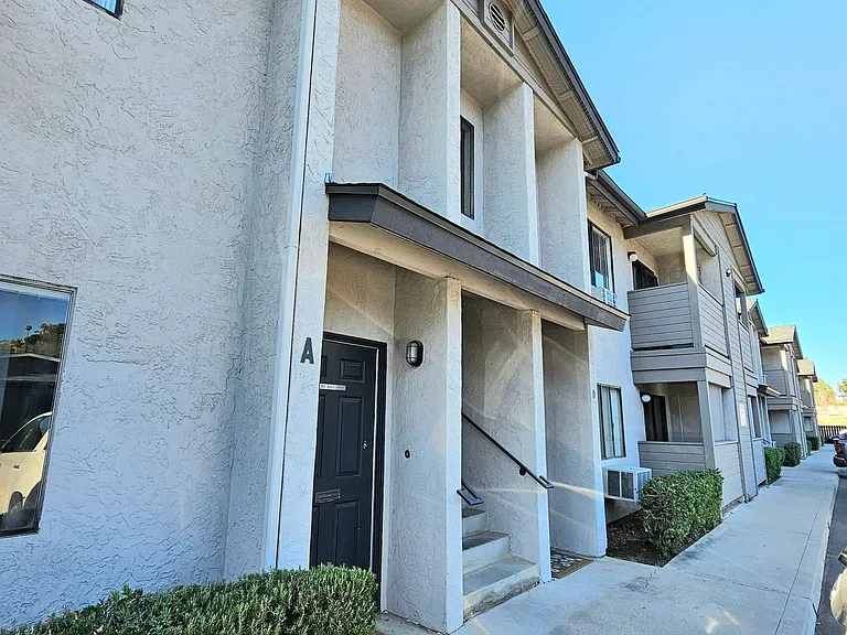 9669 Marilla Dr — Photo 6