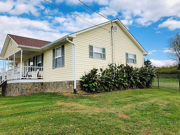3rd image of 310 Wayland Dr