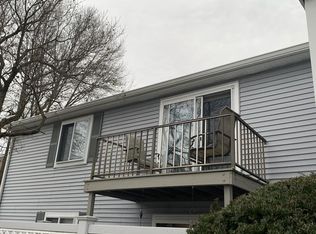 2 Village Green Ln APT 8, Natick, MA 01760