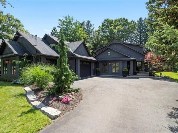 58 Central Dr, Hamilton, ON L9G 2A2