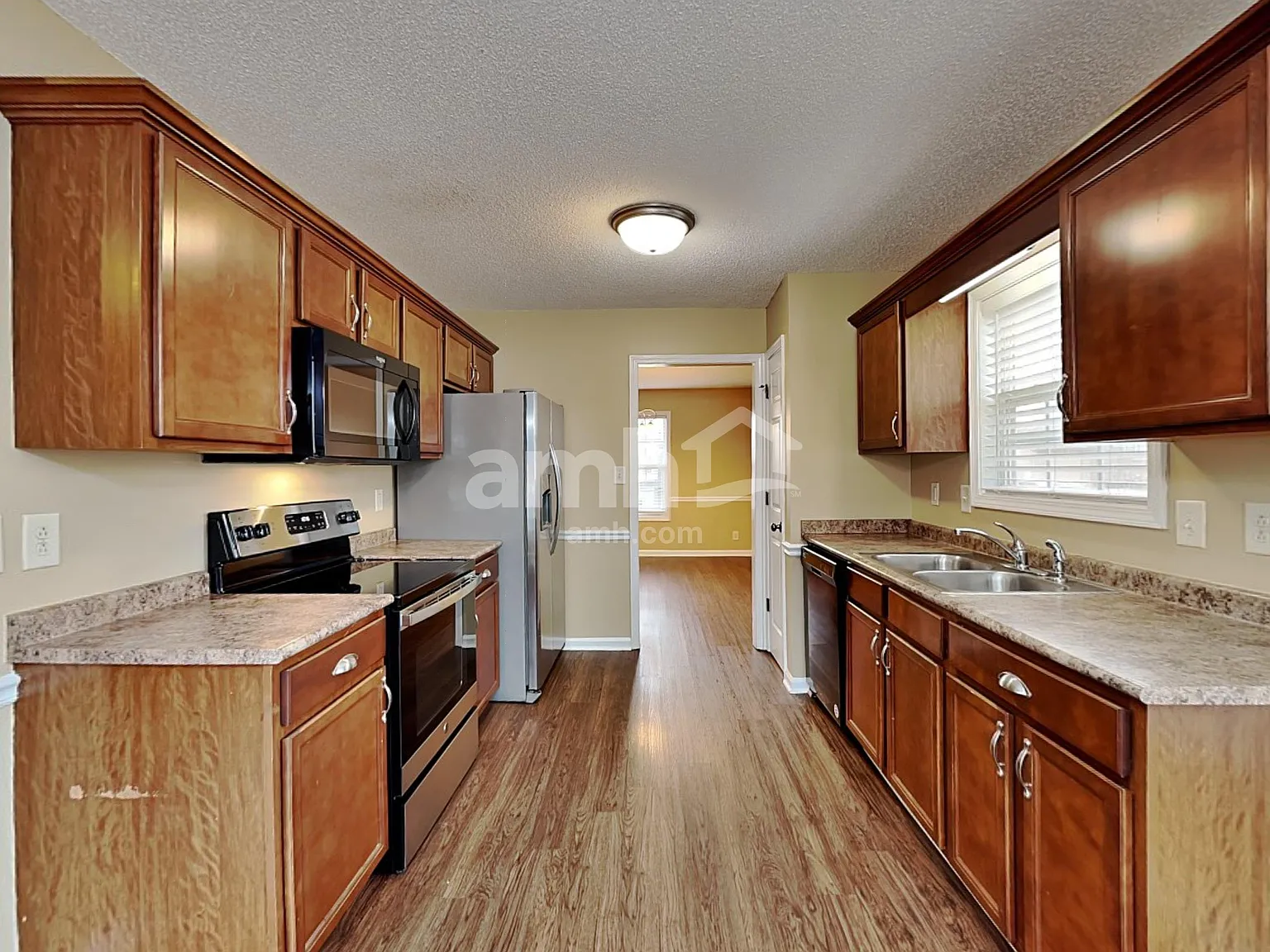 4 bed, 3.0 bath, 2074 sqft, $2,005 — Photo 3