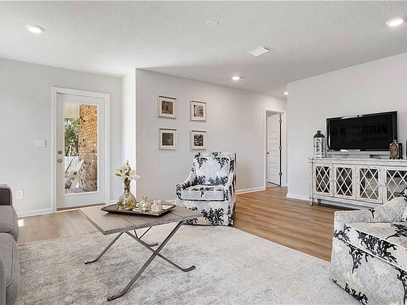 3rd image of 10647 Relic Rd N