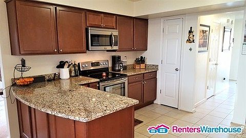 5th image of 5988 Glen View Dr