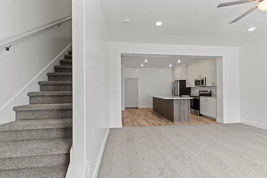 3 bed, 2.5 bath, 1620 sqft, $1,899 — Photo 2
