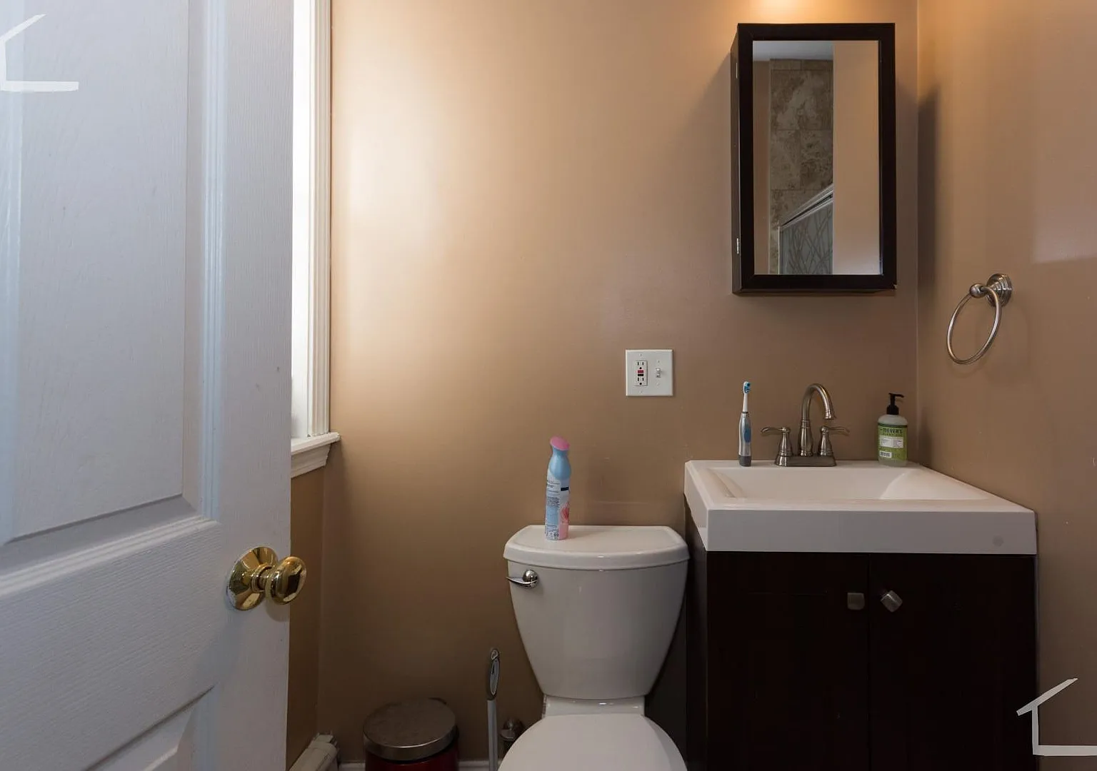 Huge 5 bed unit located by the Green Line. — Photo 4