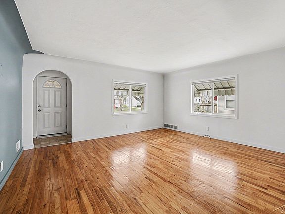 2nd image of 704 Marsac St