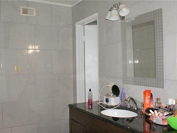 5th image of 2810 Poplar Trl