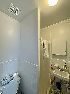 3rd image of 201 W 95th St APT 303
