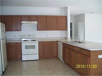 4th image of 379 Churchill Ct