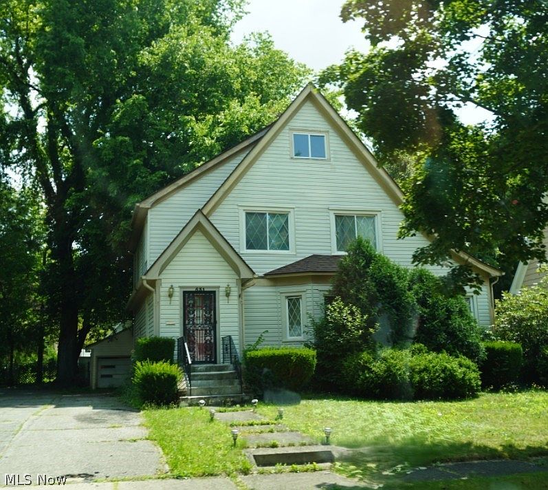 1st image of 531 Sunset View Dr