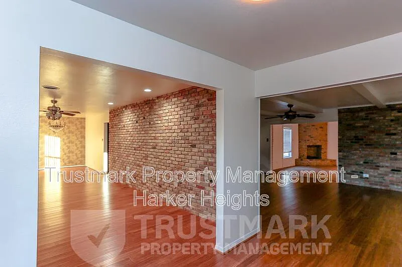 3 bed, 2.5 bath, 2987 sqft, $2,049 — Photo 3