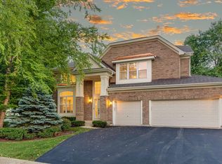 37 River Oaks Cir E, Buffalo Grove, IL 60089