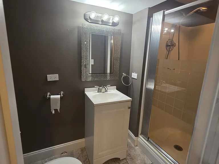 556 Manor Cir — Photo 23