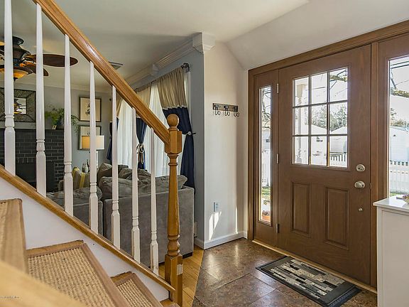 3rd image of 64 Breton Harbors Dr