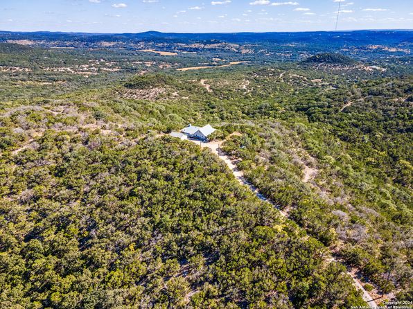 1766 PIPE SPRINGS DR, Lakehills, TX 78063