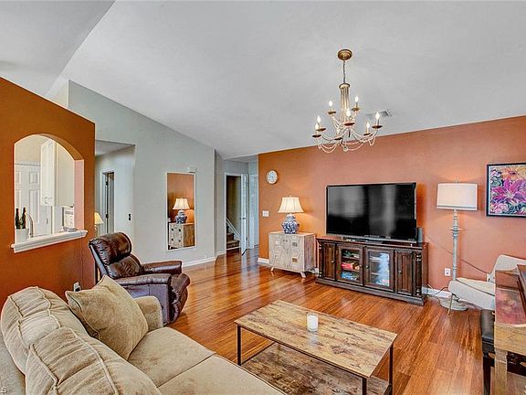5th image of 3795 Vanhoe Ln
