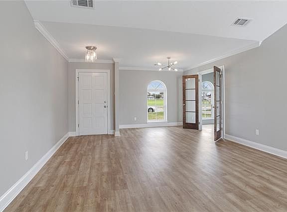 4th image of 3612 Cleary Ave