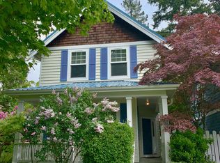 670 Madison Ave N, Bainbridge Island, WA 98110