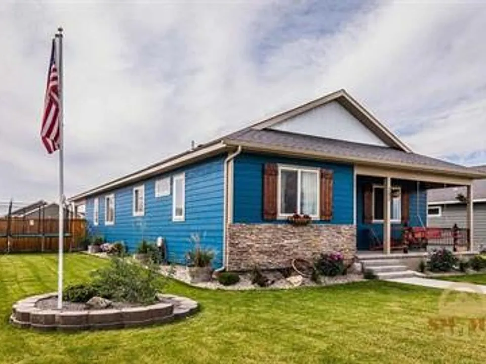 202 Farmall Ln