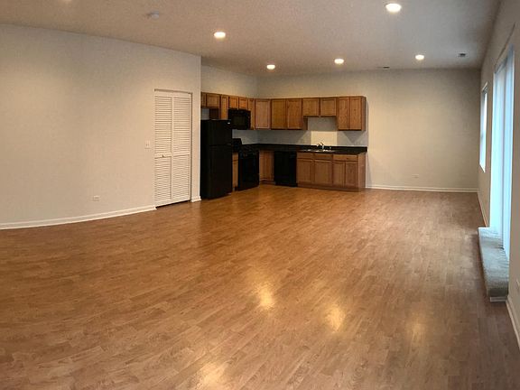 5th image of 2833 N Natoma Ave Unit 104