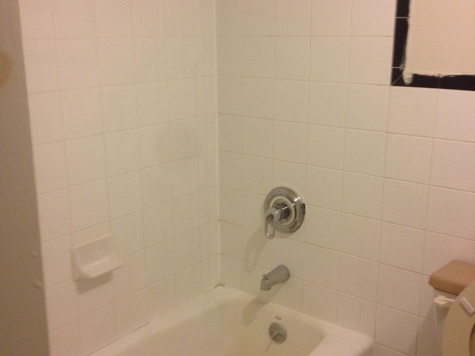 2nd image of 852 E 213th St APT 3R