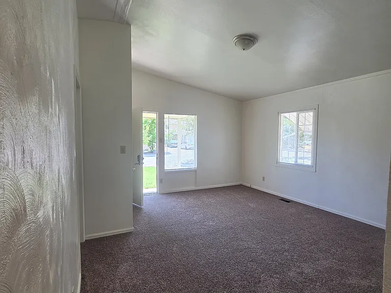 1334 Kennedy Ave — Photo 7
