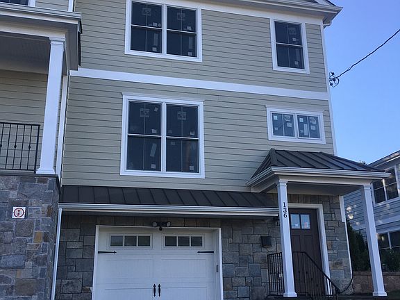 3rd image of 136 Lincoln Ave E