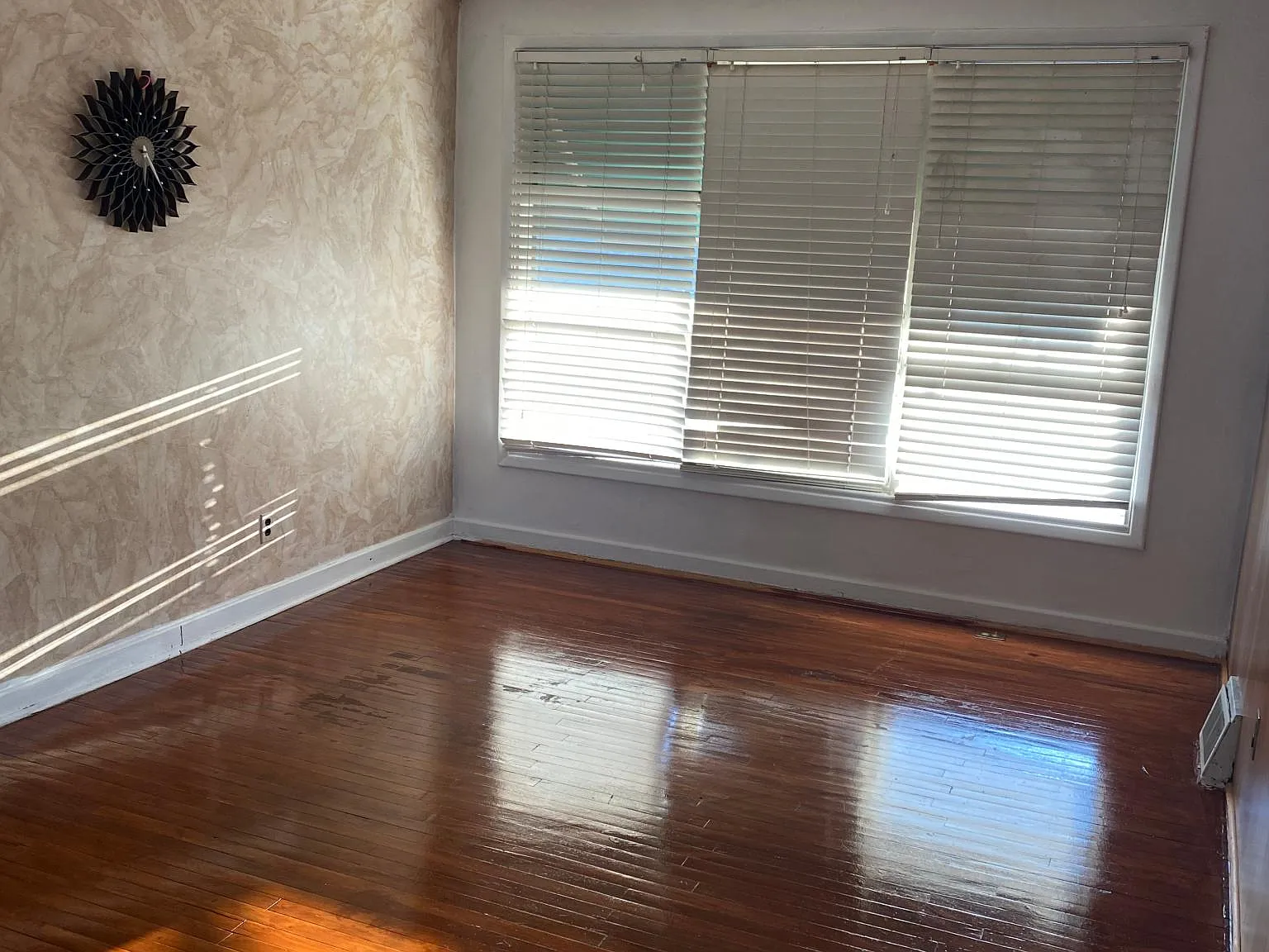 4 bed, 1046 sqft, $2,400 — Photo 4