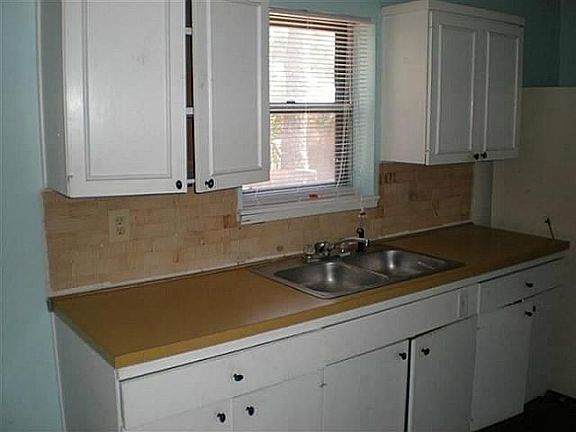 4th image of 1212 Ashwood Dr