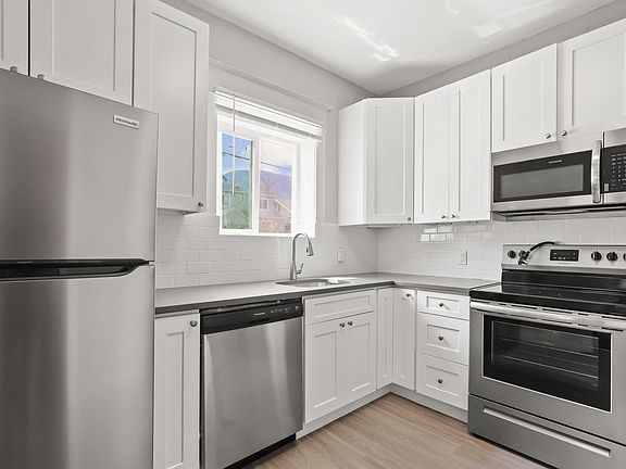5th image of 1028 Pleasant St #2