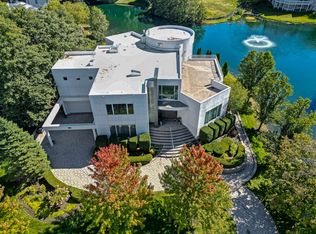 9233 Falling Waters Dr W, Burr Ridge, IL 60527