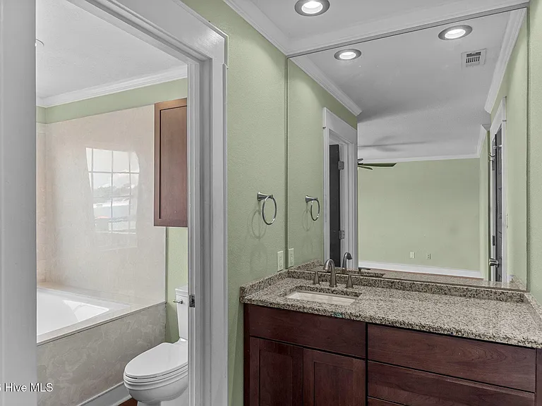 8711 Plantation Dr #302 — Photo 46