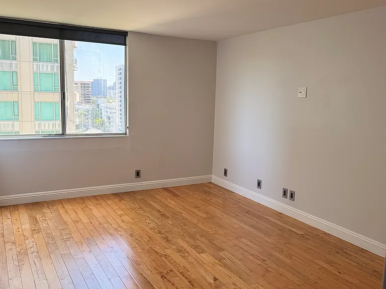 10747 Wilshire Blvd #1002 — Photo 27