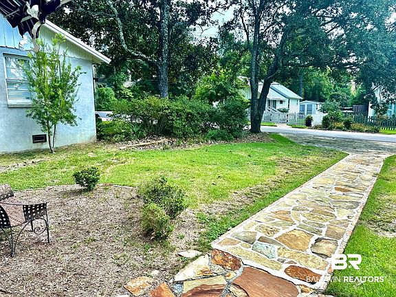 4th image of 105 Pecan Ave