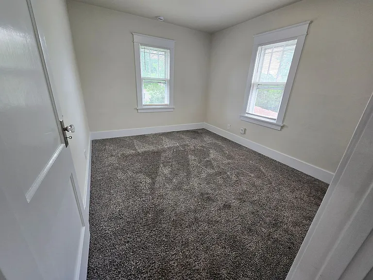 1109 Dousman St — Photo 14