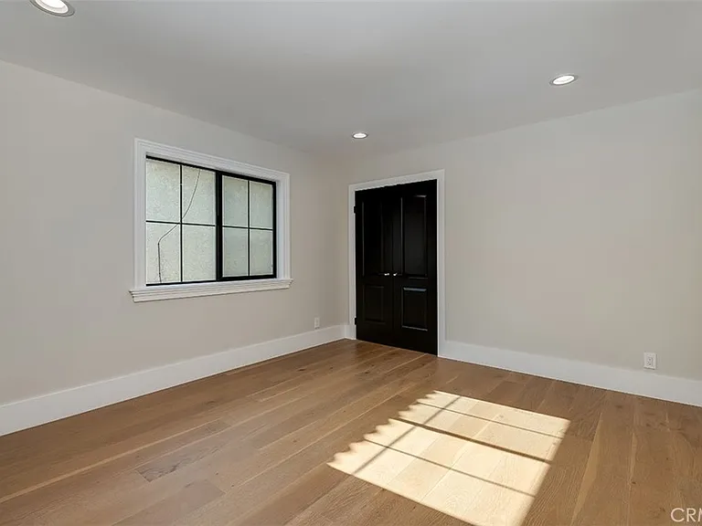 14803 Otsego St — Photo 32