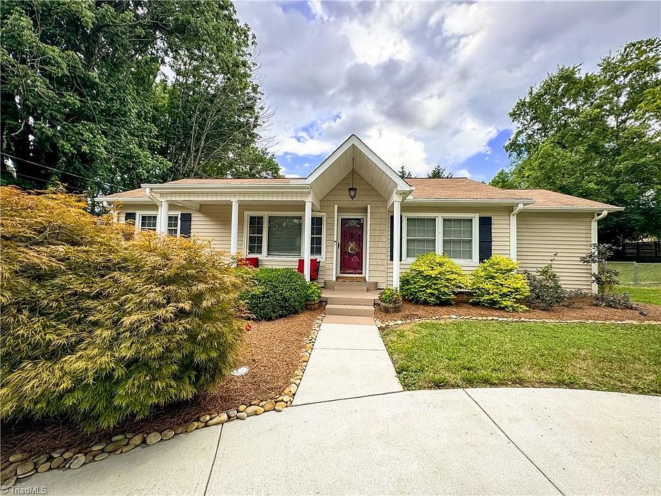 1st image of 502 Greenwood Dr