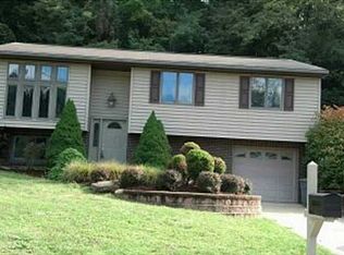 1532 Sugarloaf Dr, Pittsburgh, PA 15239