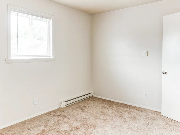 Harbor Square Apartments — Photo 21