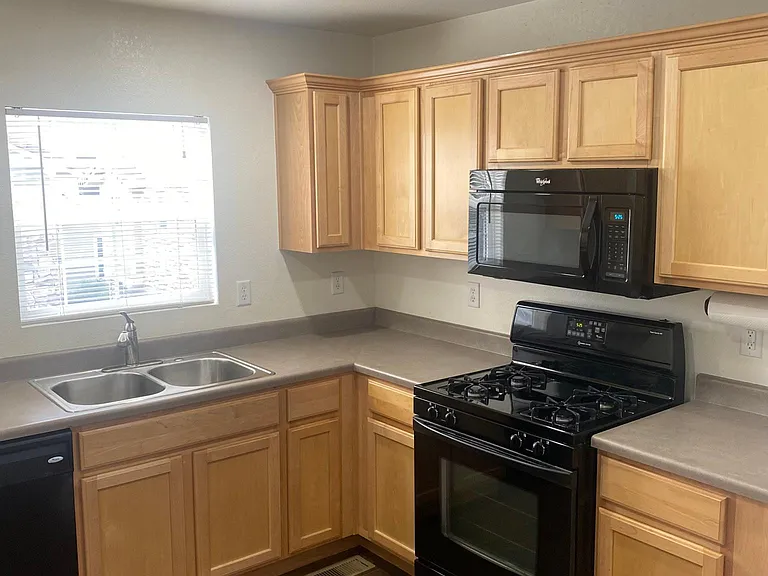 11801 Bolton Cir — Photo 6