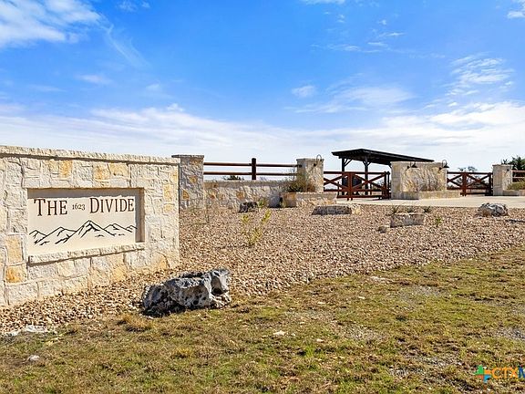 3rd image of 529 Skyline Dr