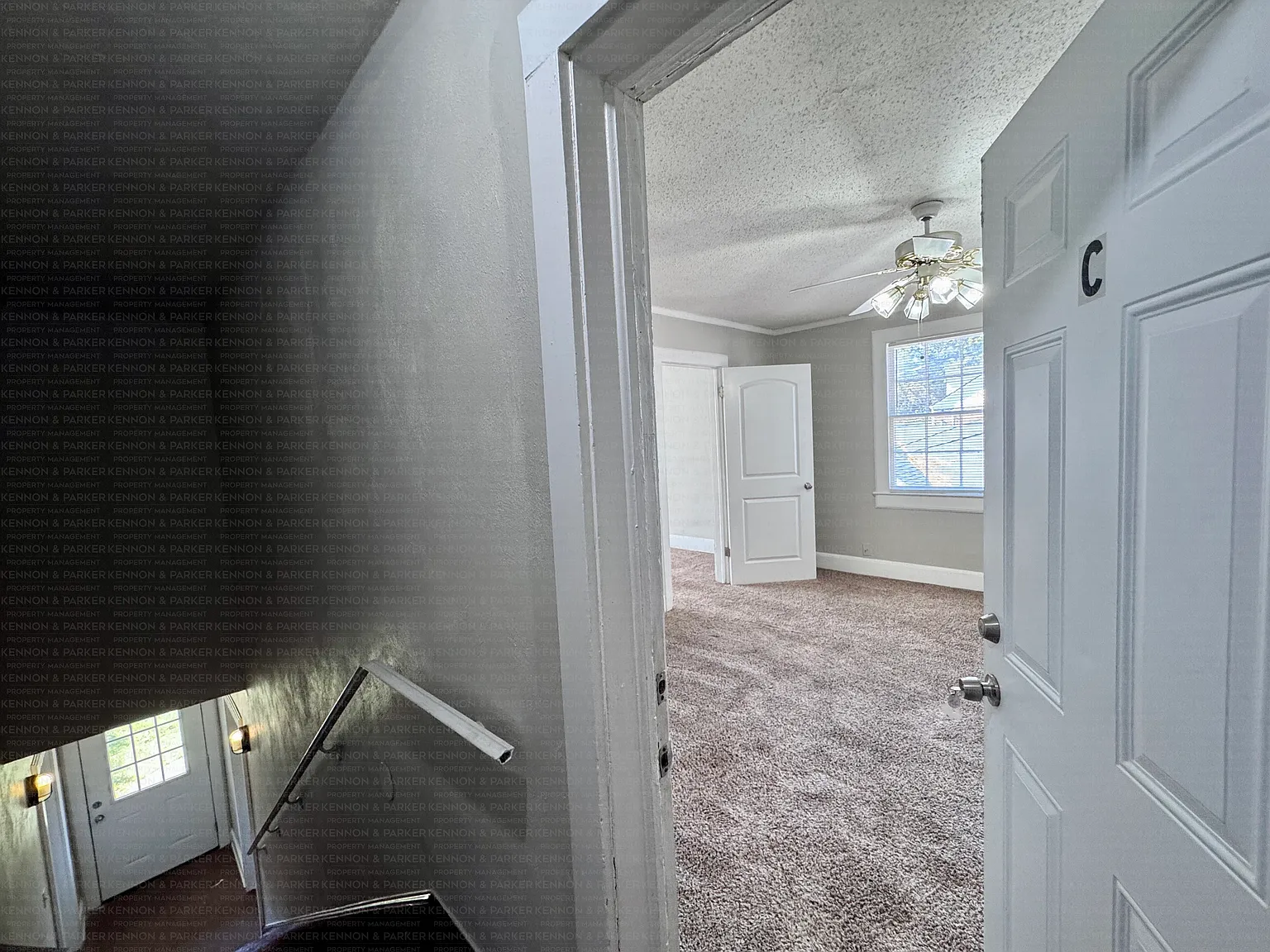 2 bed, 1.0 bath, 1003 sqft, $795 — Photo 2