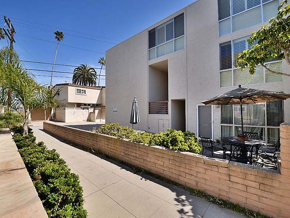 3rd image of 2961 Bayside Ln