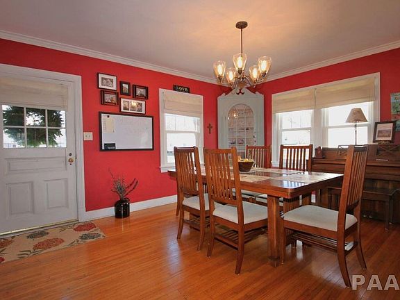 3rd image of 4924 N Longview Pl