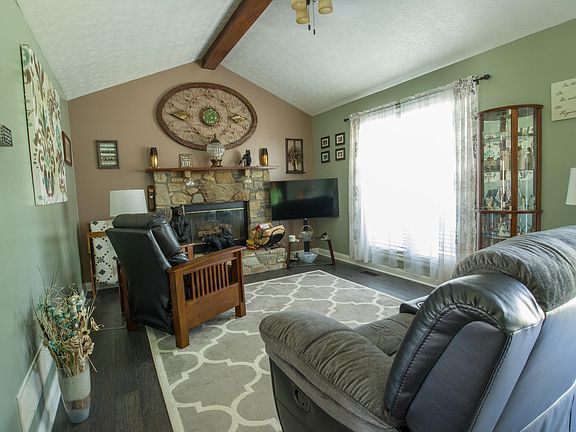4th image of 451 Whitetail Dr