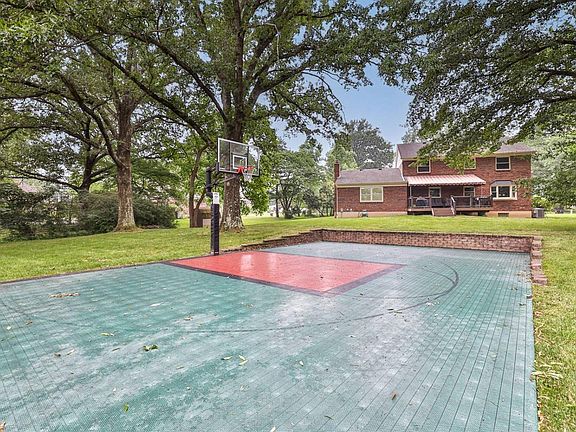 3rd image of 9022 Winthrop Dr