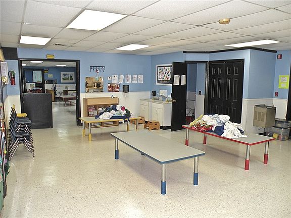 4th image of 2230 N Janeway Ave