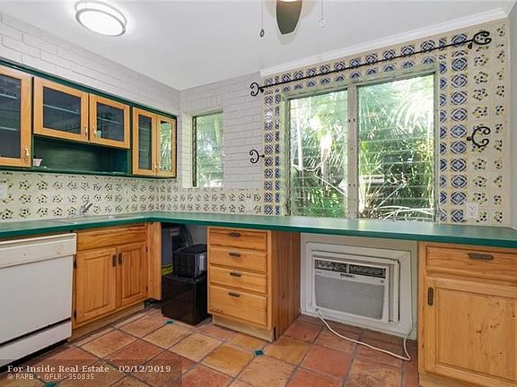 5th image of 1525 SE 15th St APT 21