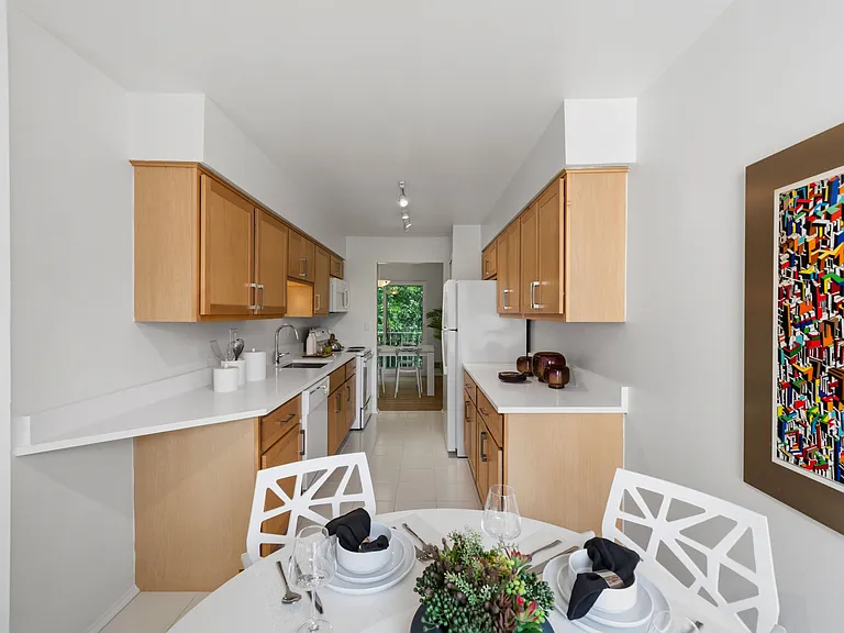 Aldingbrooke Apartments — Photo 13